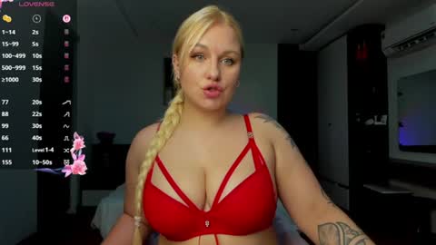 Snapshot of elly_blondy chatting on 07.26.26 Elly online show from 07.26.26
