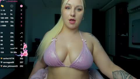 Snapshot of elly_blondy chatting on 07.28.26 Elly online show from 07.28.26