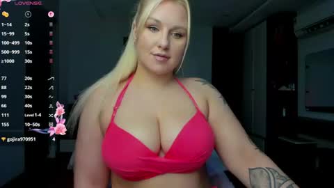 Snapshot of elly_blondy chatting on 07.29.26 Elly online show from 07.29.26