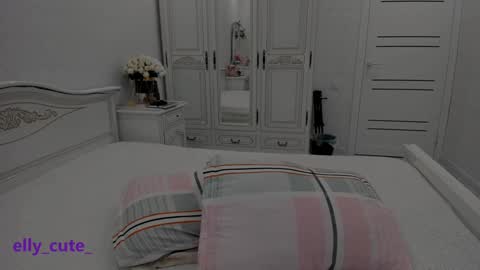 Elly Cute  online show from 12.30.24