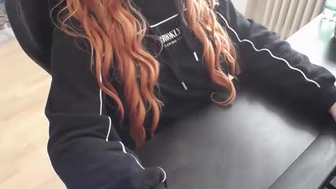 Elly online show from 11.12.25