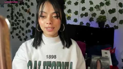 Snapshot of elly_thompson chatting on 11.07.25 elly thompson online show from 11.07.25