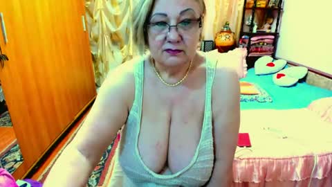 ellyhot53 online show from 06.21.26