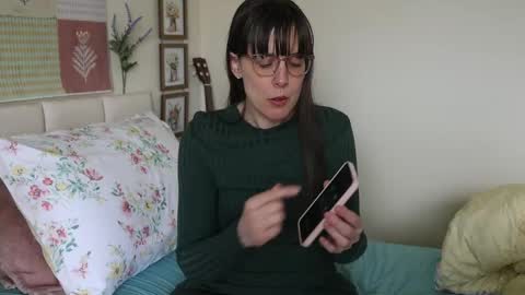 Elly Naomi online show from 05.02.26