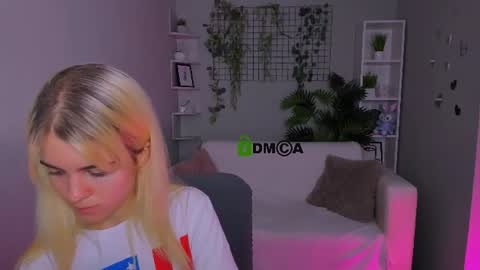 Snapshot of elodie_crystal chatting on 07.31.26 Ella online show from 07.31.26