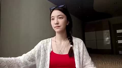 Snapshot of elouisevallian chatting on 07.22.26 Elara online show from 07.22.26