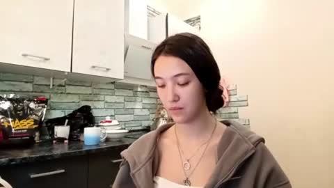 Snapshot of elouisevallian chatting on 07.25.26 Elara online show from 07.25.26
