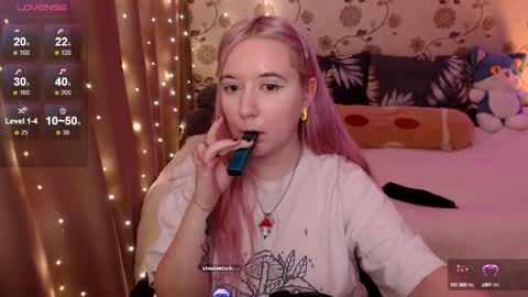 Snapshot of elovinora chatting on 12.13.24 Ela give me a thumbs up if you like it and this is important for the development of the account online show from 12.13.24