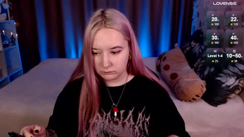 Snapshot of elovinora chatting on 12.16.24 Ela give me a thumbs up if you like it and this is important for the development of the account online show from 12.16.24