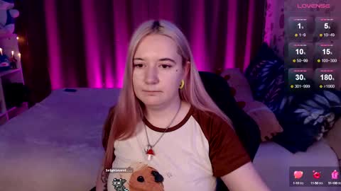 Snapshot of elovinora chatting on 12.19.24 Ela give me a thumbs up if you like it and this is important for the development of the account online show from 12.19.24