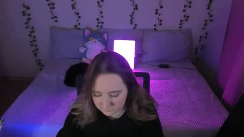 Snapshot of elovinora chatting on 11.10.25 Ela give me a thumbs up if you like it and this is important for the development of the account online show from 11.10.25