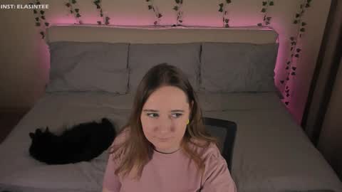 Snapshot of elovinora chatting on 02.22.26 Ela give me a thumbs up if you like it and this is important for the development of the account online show from 02.22.26