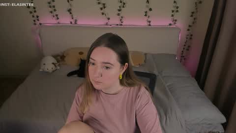 Snapshot of elovinora chatting on 02.27.26 Ela give me a thumbs up if you like it and this is important for the development of the account online show from 02.27.26