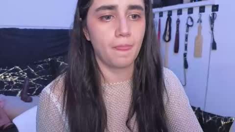 elowen_halley1 online show from 11.08.25