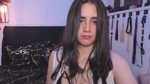 elowen_halley1 online show from 11.21.25