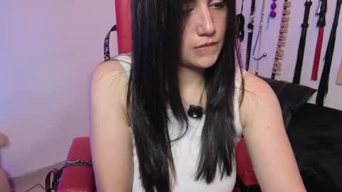 elowen_halley1 online show from 04.16.26