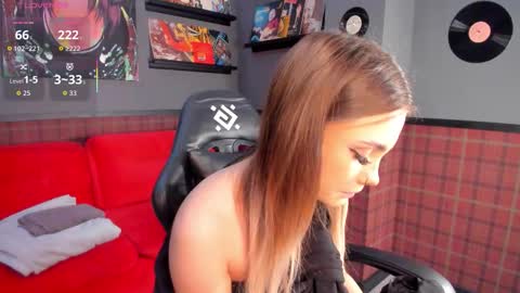 Snapshot of elsa_carterr chatting on 10.23.25 elsa_carterr online show from 10.23.25