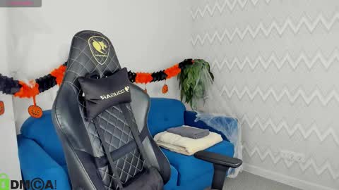 Snapshot of elsa_carterr chatting on 10.31.25 elsa_carterr online show from 10.31.25