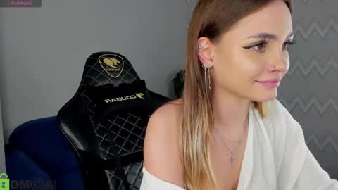 Snapshot of elsa_carterr chatting on 11.03.25 elsa_carterr online show from 11.03.25