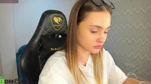 Snapshot of elsa_carterr chatting on 11.25.25 elsa_carterr online show from 11.25.25