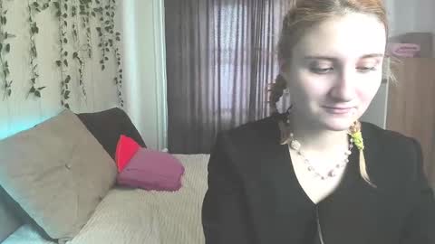 Snapshot of elsa_hot_here chatting on 02.12.25 Elsa online show from 02.12.25