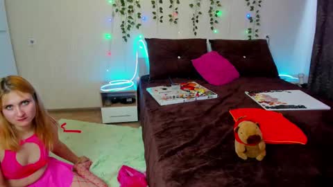 Snapshot of elsa_hot_here chatting on 03.11.25 Elsa online show from 03.11.25