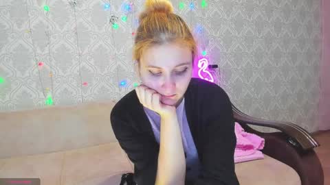 Snapshot of elsa_hot_here chatting on 03.12.25 Elsa online show from 03.12.25