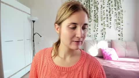 Snapshot of elsa_hot_here chatting on 09.23.25 Elsa online show from 09.23.25