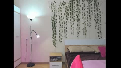 Snapshot of elsa_hot_here chatting on 10.08.25 Elsa online show from 10.08.25