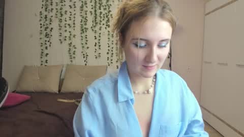 Snapshot of elsa_hot_here chatting on 10.20.25 Elsa online show from 10.20.25