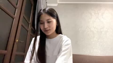 Snapshot of elsedesmond chatting on 04.06.26 Mia online show from 04.06.26