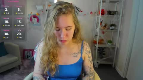 Snapshot of elsie_cutties chatting on 10.25.25 Elsie online show from 10.25.25