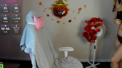 Snapshot of elsie_cutties chatting on 10.30.25 Elsie online show from 10.30.25