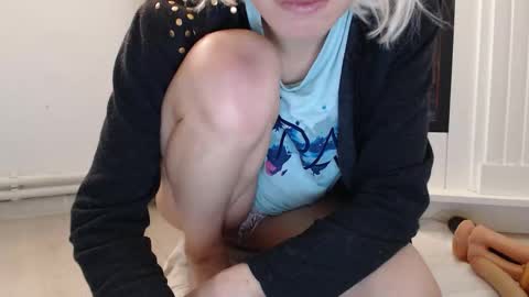 Snapshot of elssa_rush chatting on 11.24.25 elssa_rush online show from 11.24.25