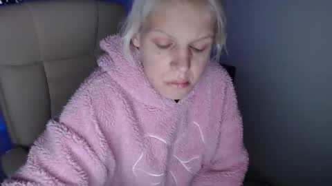 Snapshot of elssa_rush chatting on 12.03.25 elssa_rush online show from 12.03.25