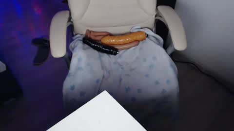 Snapshot of elssa_rush chatting on 12.17.25 elssa_rush online show from 12.17.25