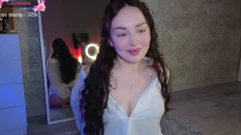 Mia 3 online show from 06.16.26