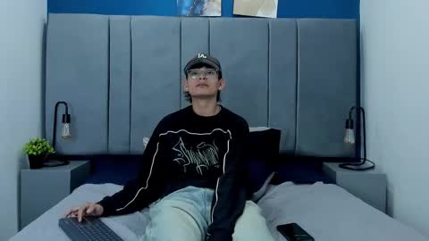 Snapshot of elyoordis chatting on 11.04.25 elyoordis online show from 11.04.25