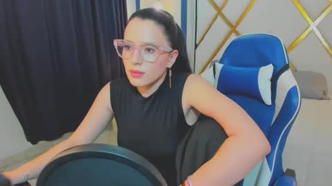Snapshot of ema_04 chatting on 05.25.26 Estefany Martinez Acua INSTAGRAM ema 04oficial online show from 05.25.26