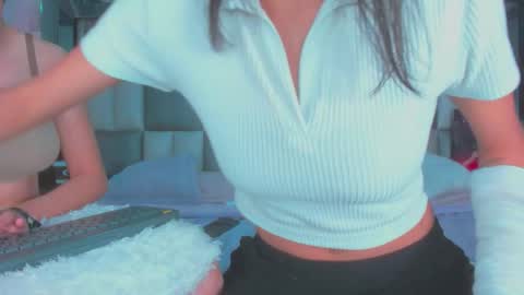 Snapshot of ema_and_camila chatting on 11.11.25 ema y cami online show from 11.11.25