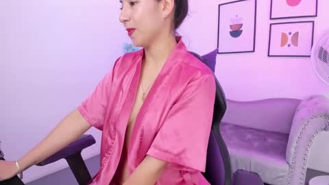 Snapshot of ema_louisx chatting on 01.22.25 Ema louisx  online show from 01.22.25