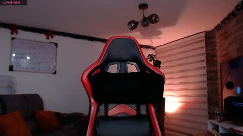 Snapshot of ema_ploxx chatting on 01.11.25 ema_ploxx online show from 01.11.25