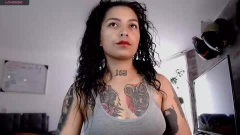 Snapshot of ema_ploxx chatting on 03.10.25 ema_ploxx online show from 03.10.25