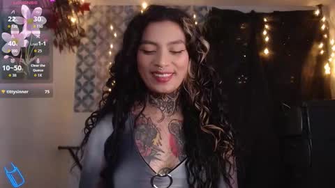 Snapshot of ema_ploxx chatting on 09.17.25 ema_ploxx online show from 09.17.25