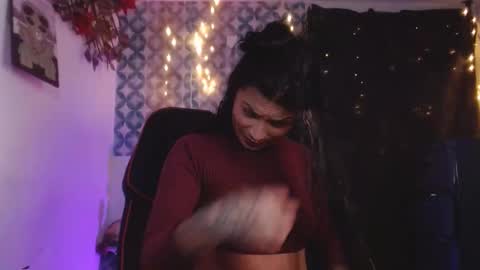 Snapshot of ema_ploxx chatting on 09.29.25 ema_ploxx online show from 09.29.25