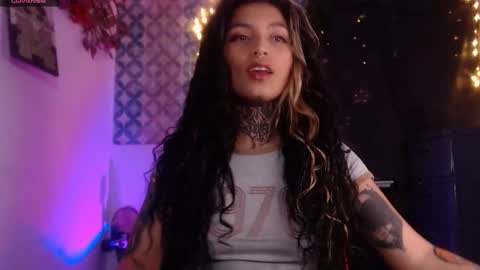 Snapshot of ema_ploxx chatting on 10.17.25 ema_ploxx online show from 10.17.25