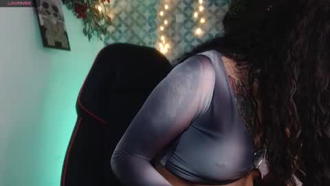 Snapshot of ema_ploxx chatting on 10.24.25 ema_ploxx online show from 10.24.25