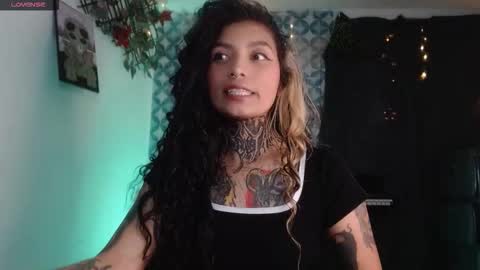 Snapshot of ema_ploxx chatting on 10.25.25 ema_ploxx online show from 10.25.25