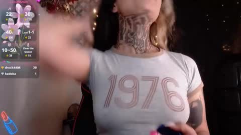 Snapshot of ema_ploxx chatting on 10.30.25 ema_ploxx online show from 10.30.25