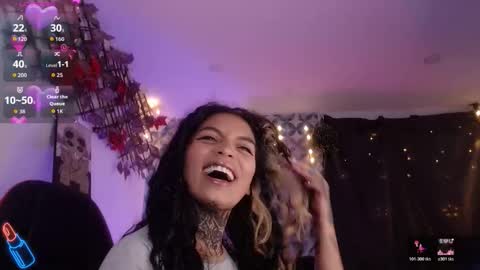 Snapshot of ema_ploxx chatting on 11.08.25 ema_ploxx online show from 11.08.25